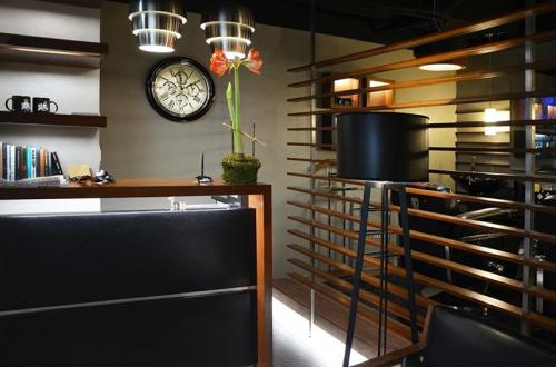 John Barbers Waiting Area