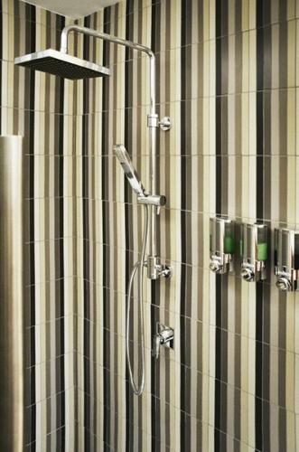 John Barbers Shower Lounge